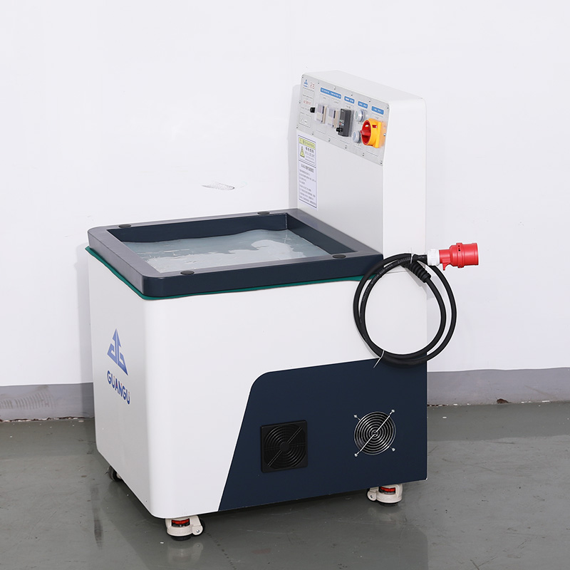 磁力拋光機怎么可以使產品變亮